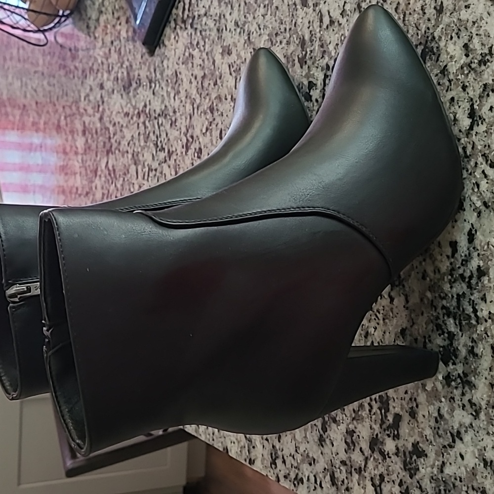 Black nlboots with heel